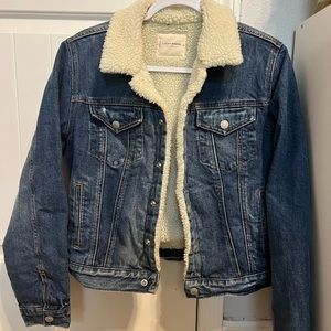 This is a lucky brand Jean jacket. It’s a size medium.